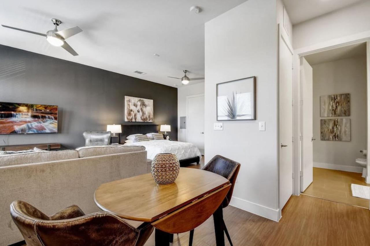 Spacious Close To Riverwalk Free Parking Apartment