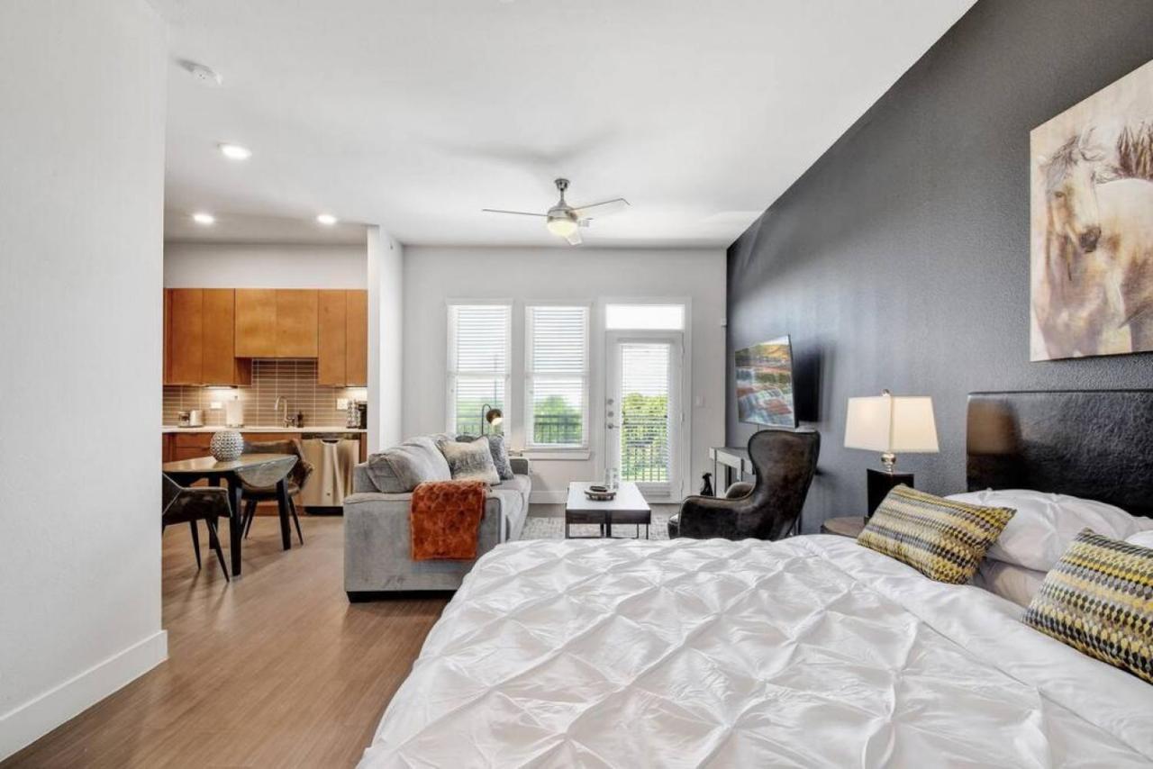 Spacious Close To Riverwalk Free Parking Apartment *