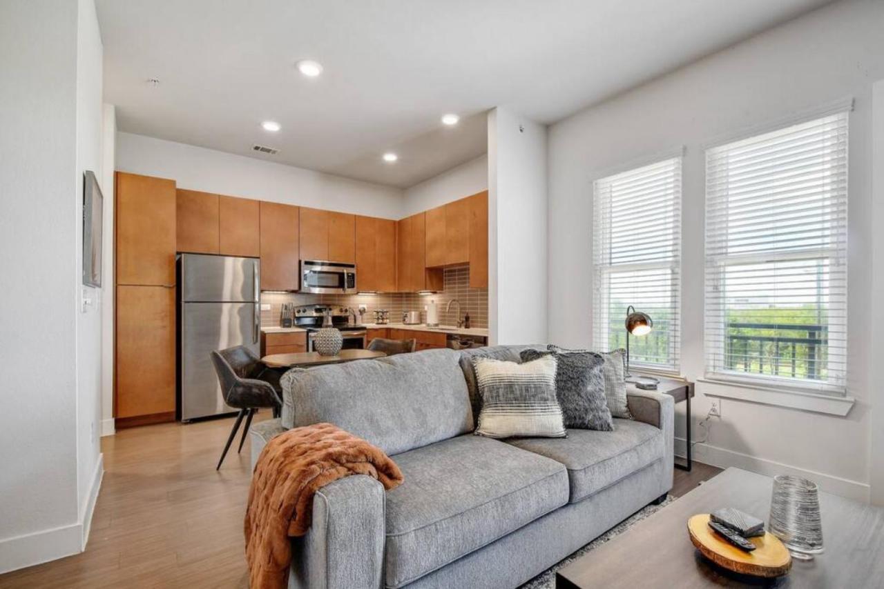 Spacious Close To Riverwalk Free Parking Apartment